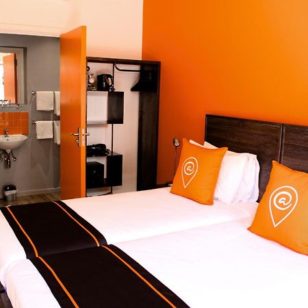 Never At Home Green Point Cape Town Exterior photo A room at the hotel